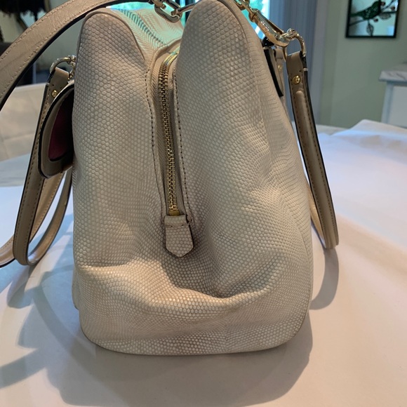 Large Coach tote bag. Bone textured finish. Carry handles or shoulder strap. - Picture 4 of 8